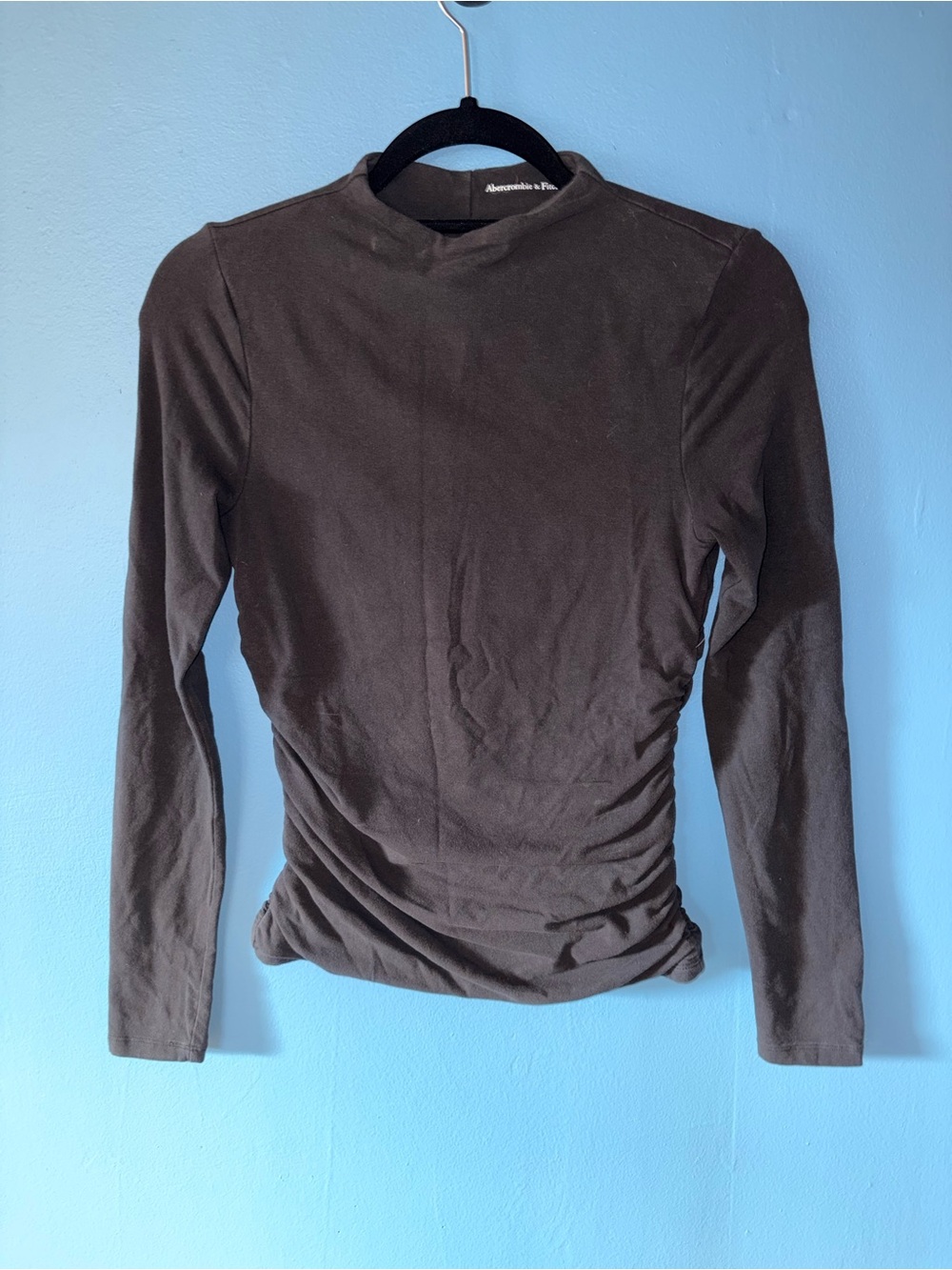 Black Long-Sleeve Seamless Fabric Mockneck Top